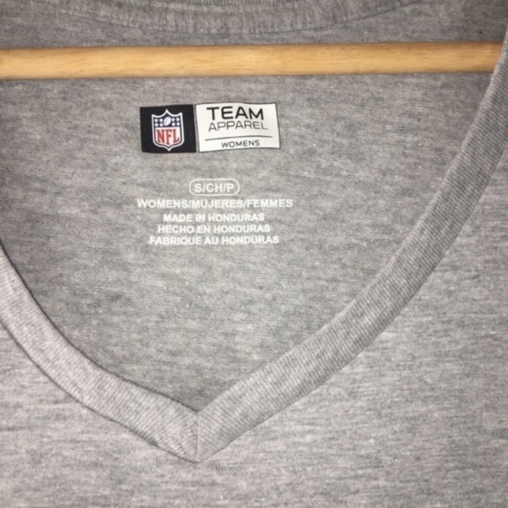 NFL Jacksonville Jaguars Helmet Tee Women’s Large Gray Graphic Shirt Football - Picture 6 of 6